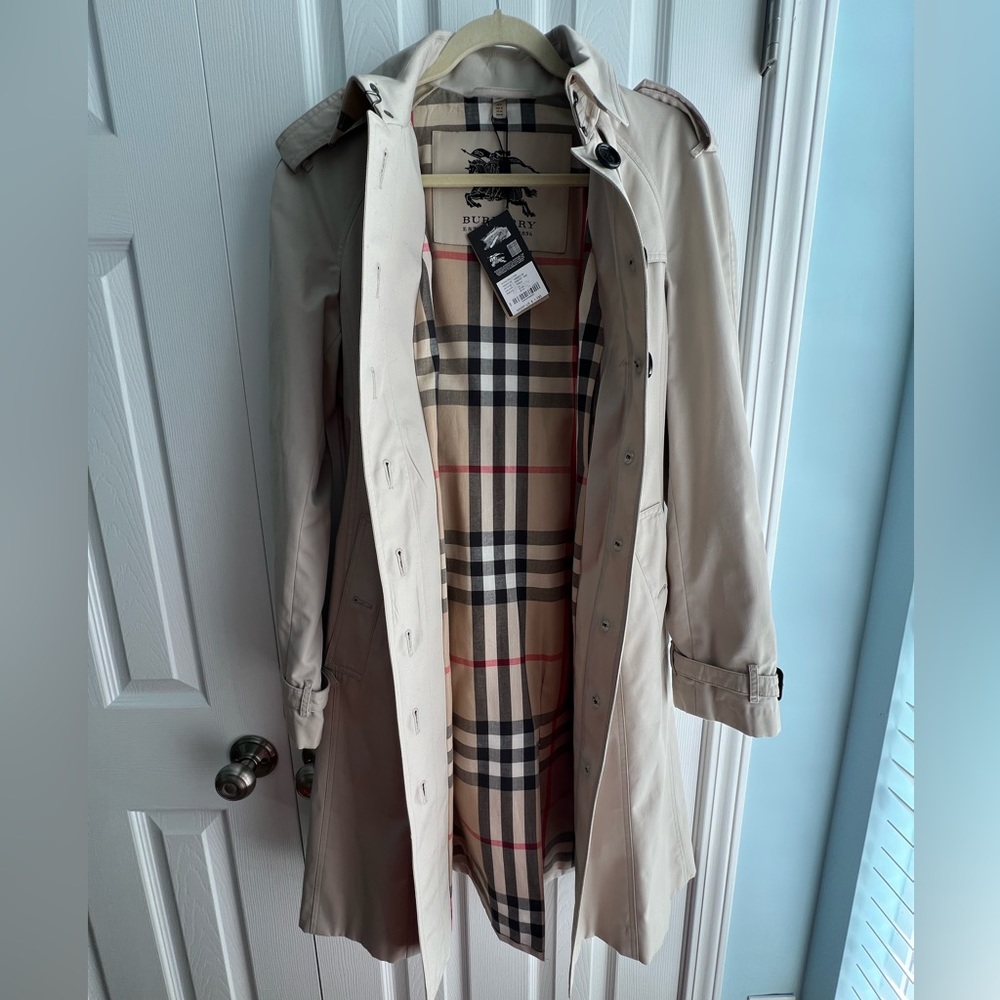 Burberry Beige Trench Coat with Classic Nova Check Lining